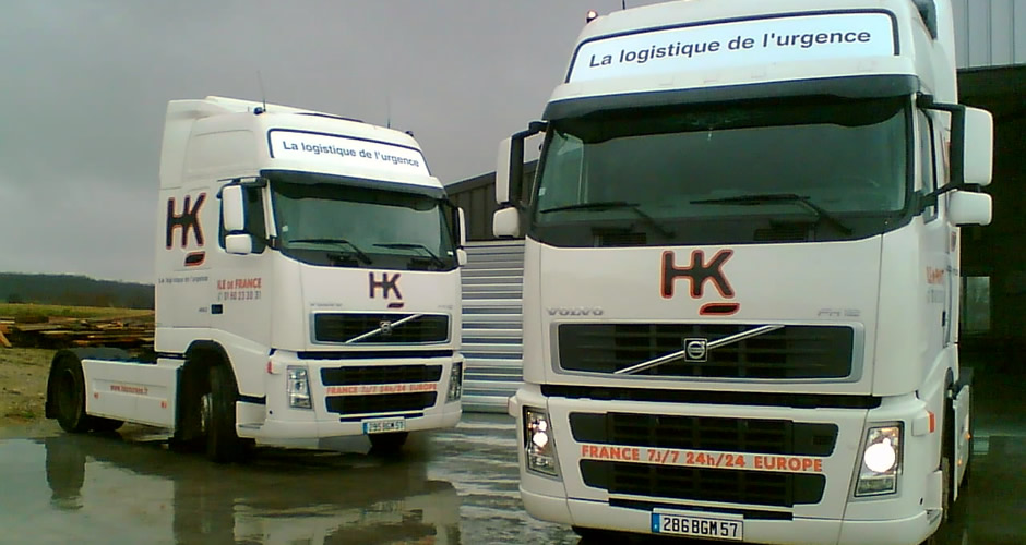 hk races white transporter truck